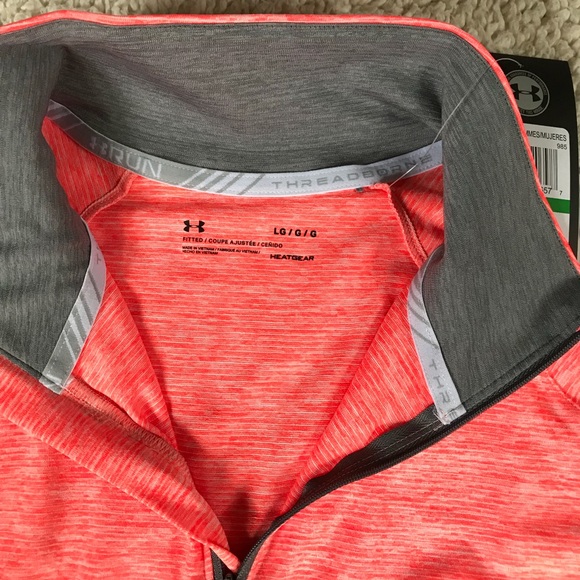 UnderArmour top, 1/2 zip with thumb holes - Picture 5 of 7